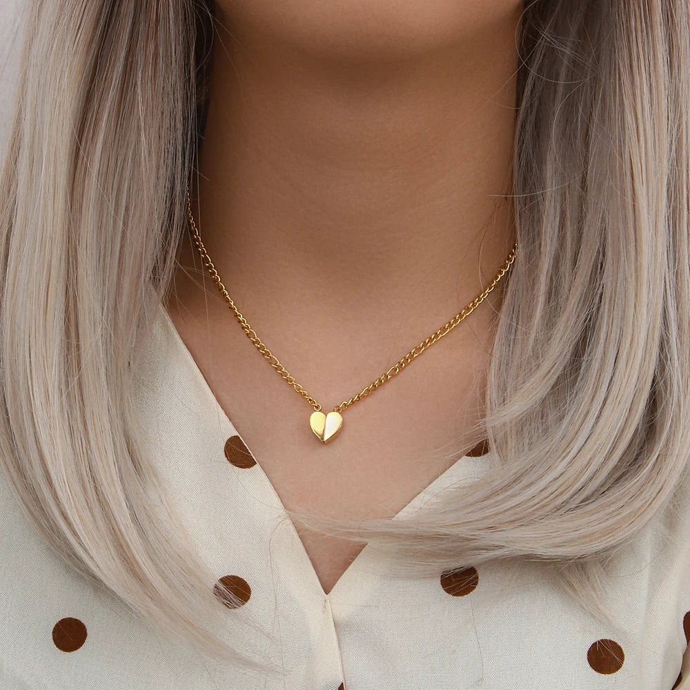 Magnetic Heart Necklace – - Main Image